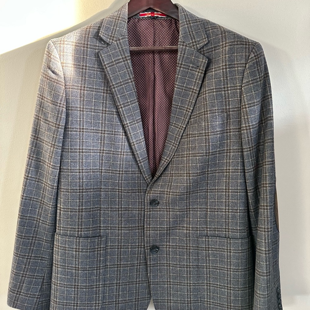 English Laundry Gray Sport Coat with Plaid Pattern